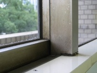 窓枠洗浄